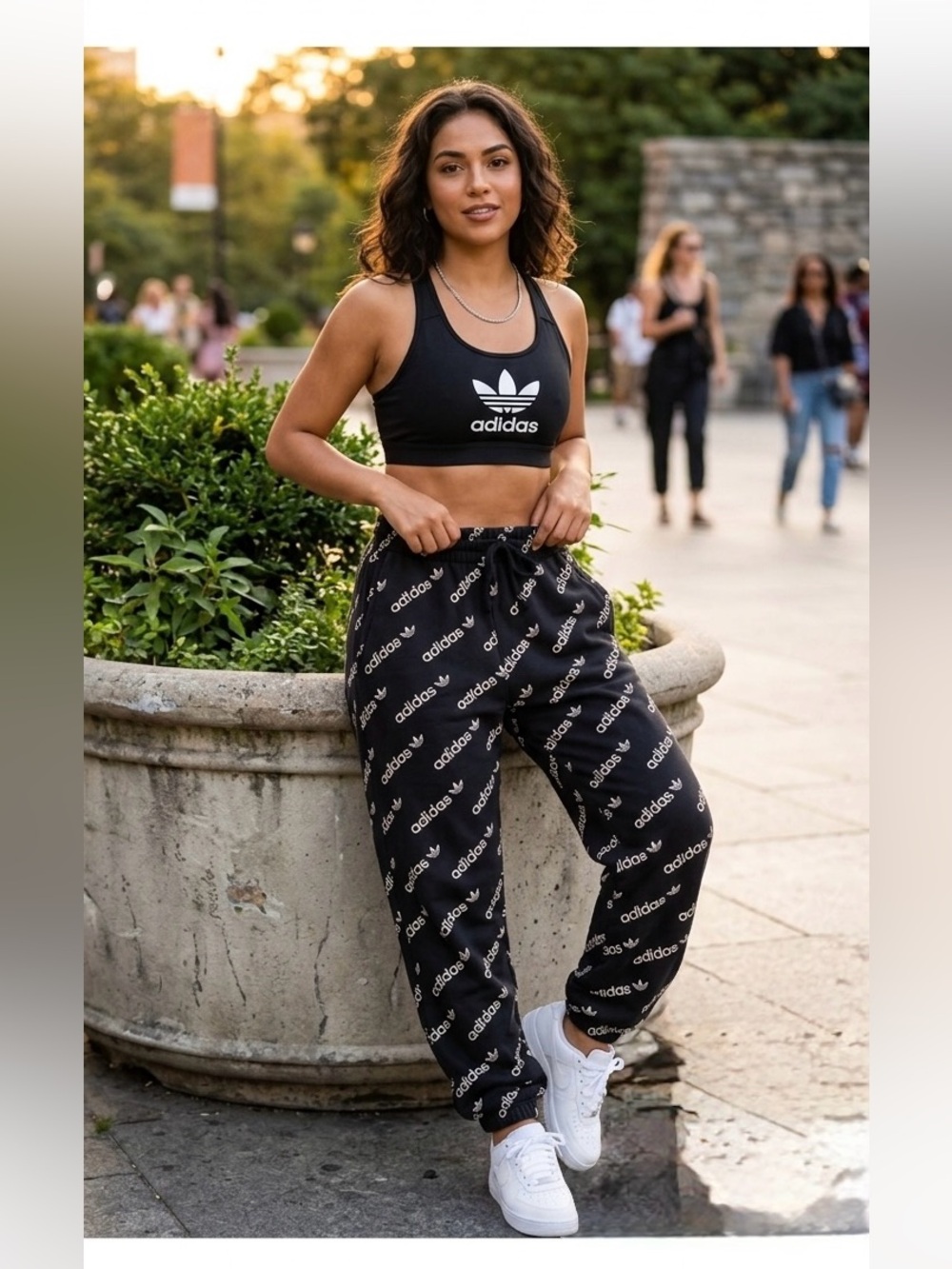 adidas Originals Monogram Allover Print Joggers Sweatpants Black Cream L